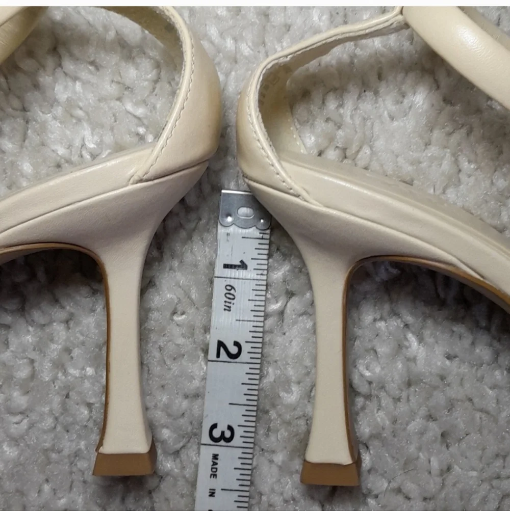 ZARA CREAM PUMPS Size 9 - Picture 13 of 14